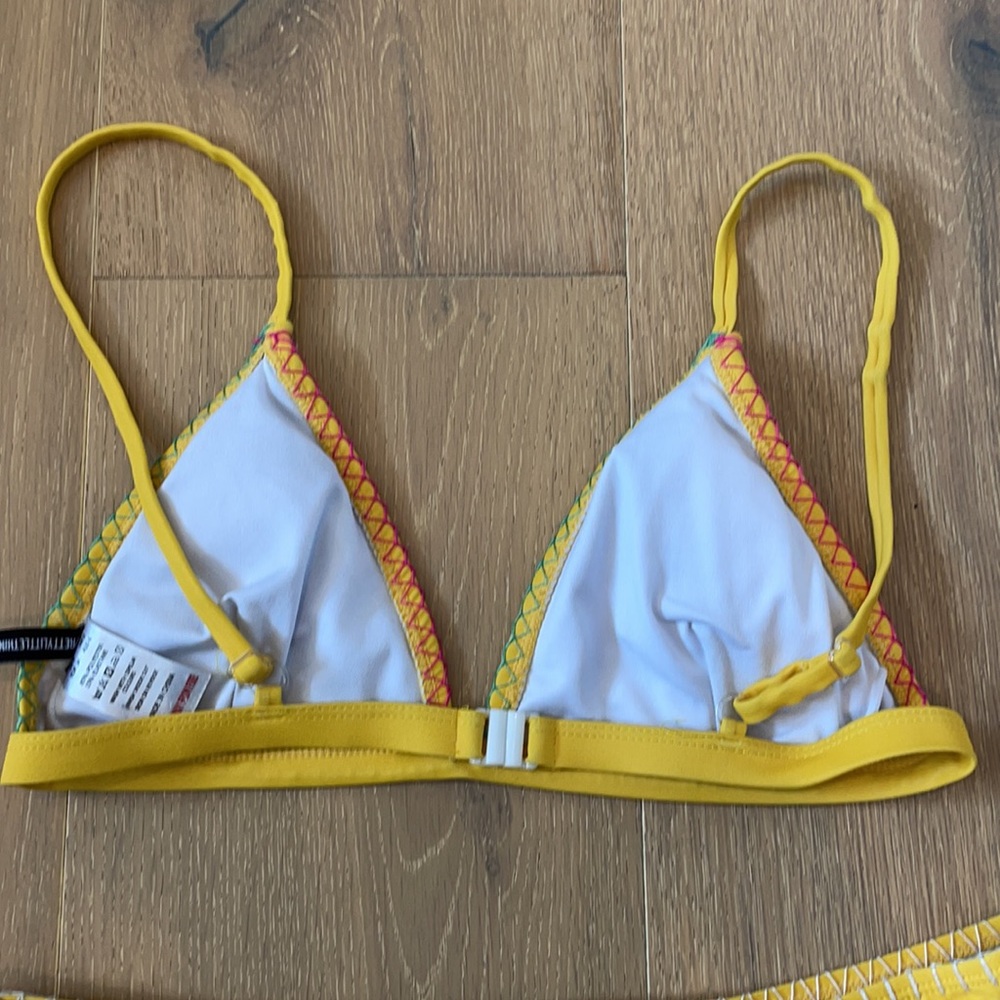 Bikini - Picture 2 of 2
